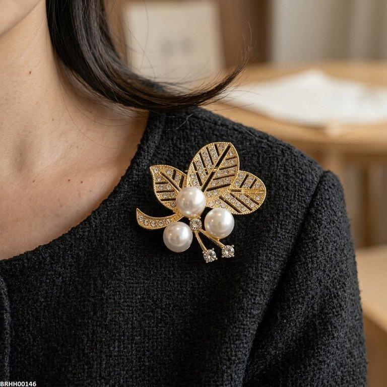 Pearl Flower Zircon Broach