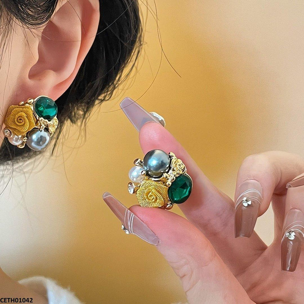 Round/Oval Pearl Flower Tops Pair