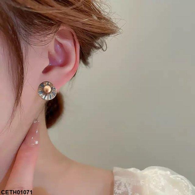 Round Pearl Tops Pair