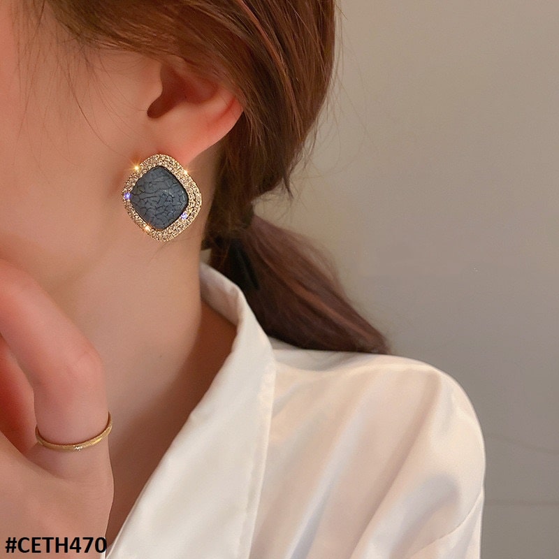 Step Cushion Ear Tops Pair