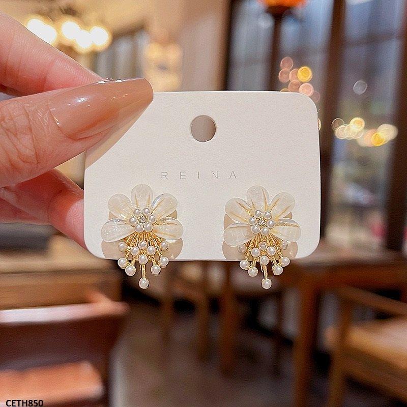 Pearl Flower Tops Pair