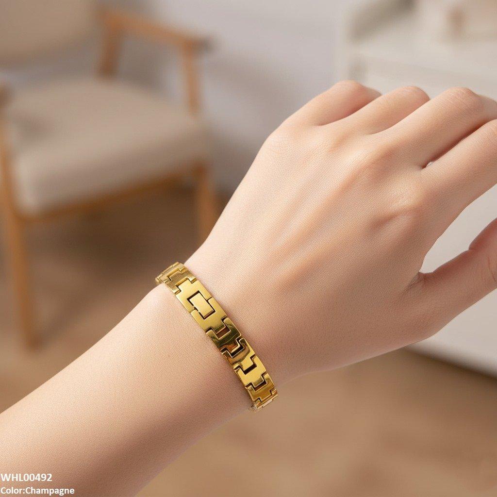 Round Heart Dial Bracelet Women's Watch