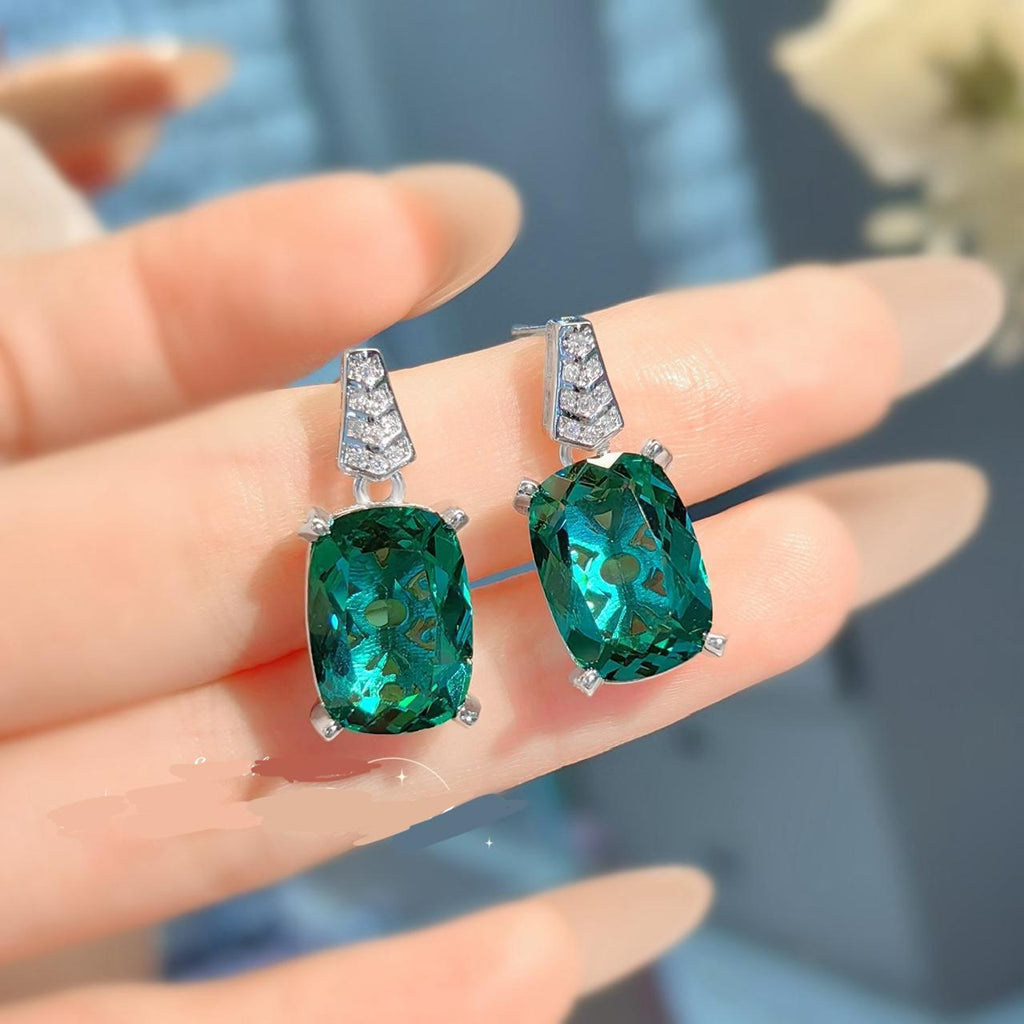 Stylish Zircon Crystal Pendant Set