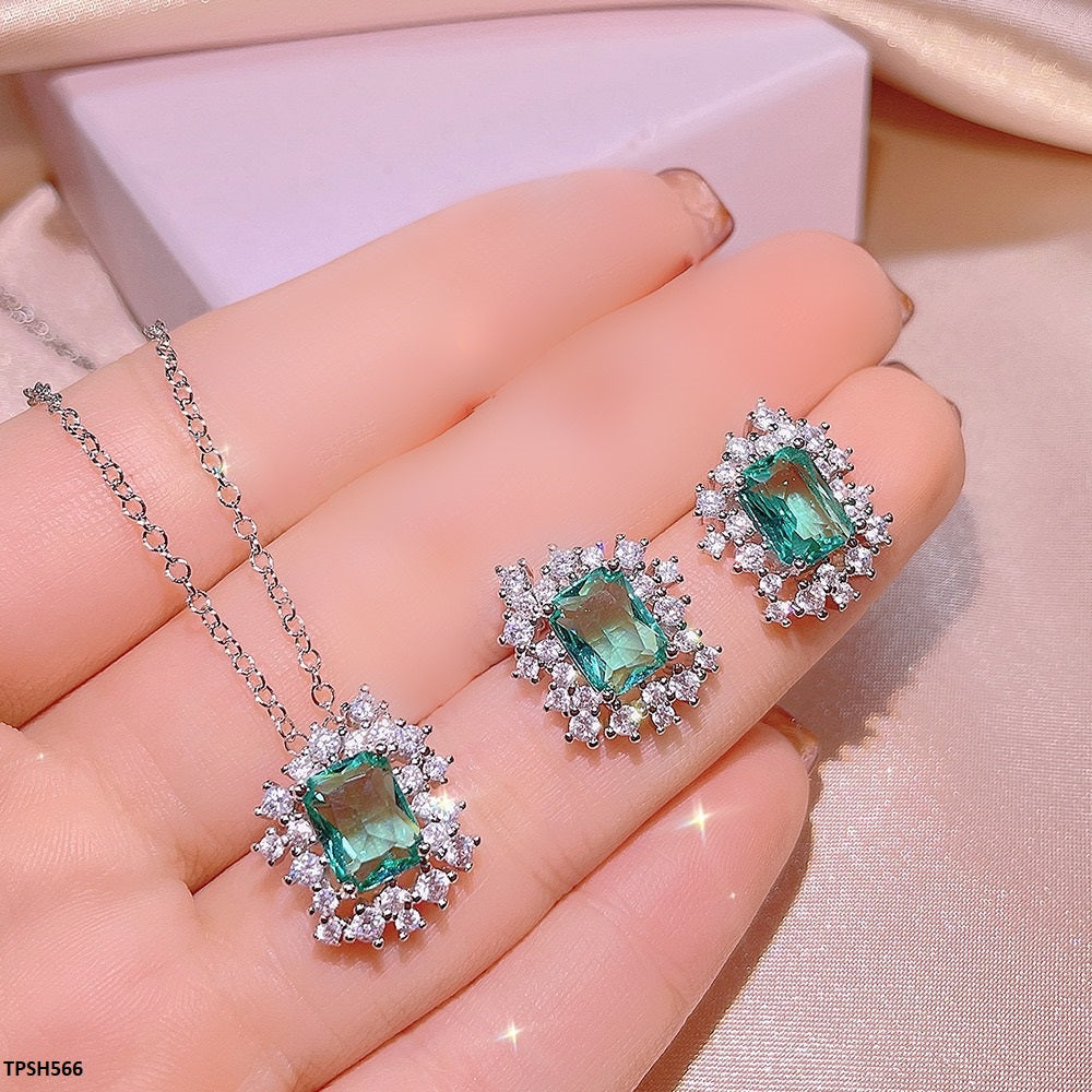 Flower Zircon Pendent Set